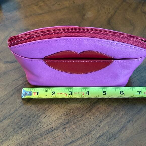 Ili New York Pink and Red Lip Design Women's Leather Cosmetic Bag EUC - Picture 6 of 8